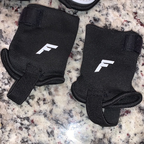 YOUTH Franklin Shin Guards - Picture 2 of 4